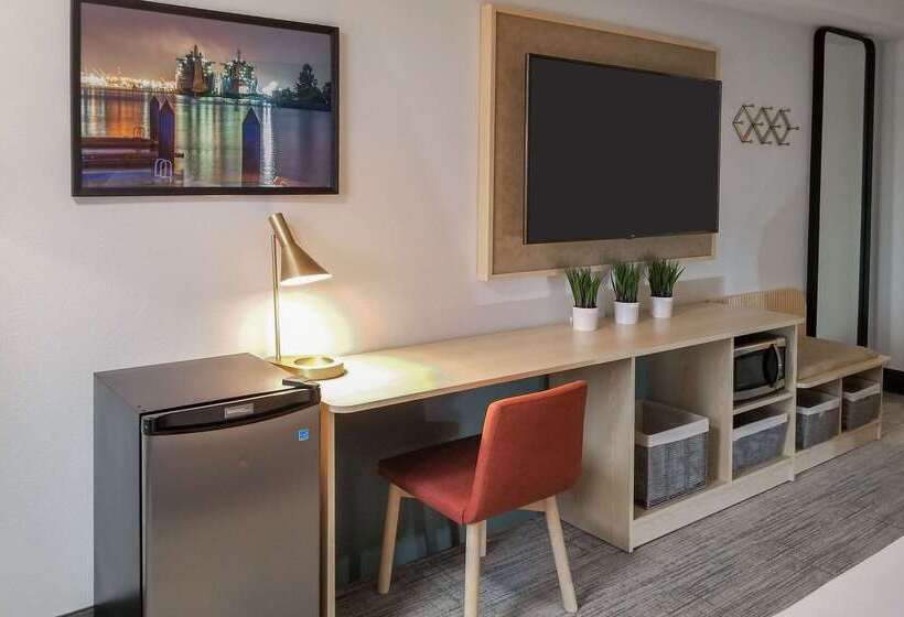 Thea Tacoma, Ascend Hotel Collection