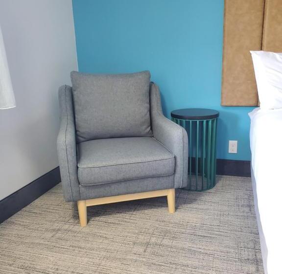 Thea Tacoma, Ascend Hotel Collection