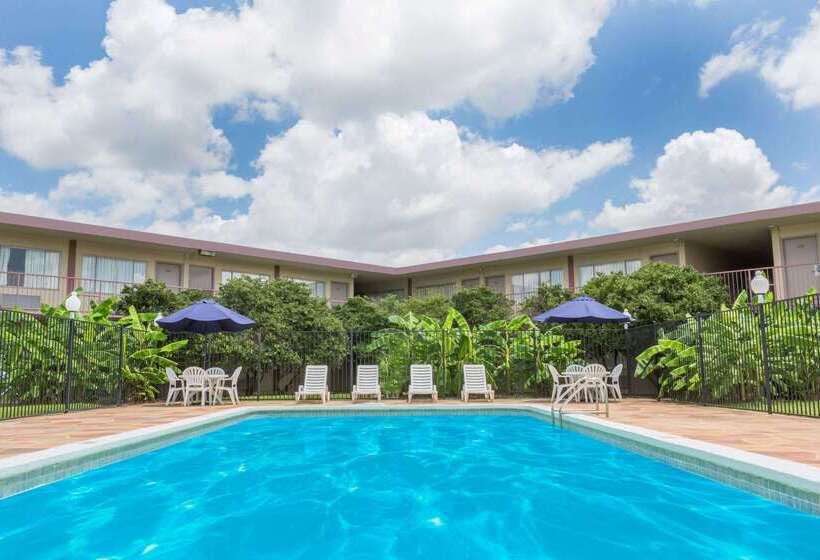 هتل Travelodge By Wyndham Shreveport La