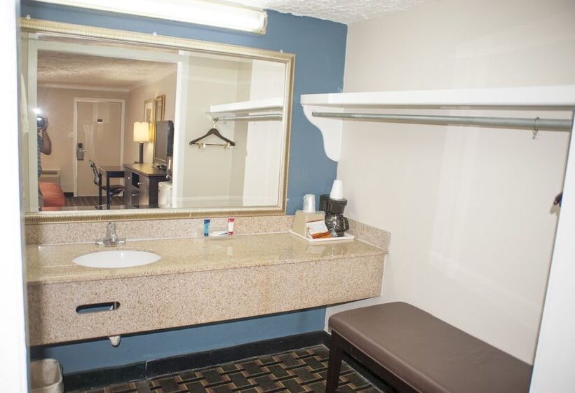 فندق Victorian Inn & Suites