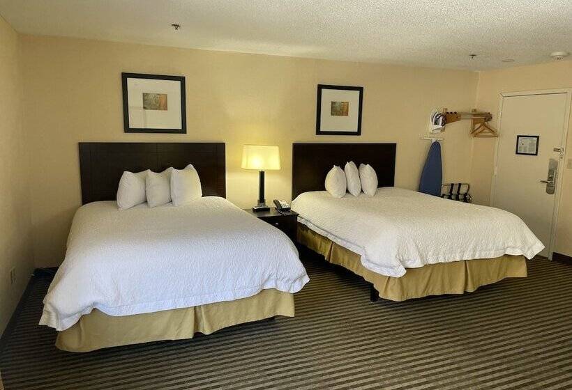 ホテル Whitney Inn & Suites