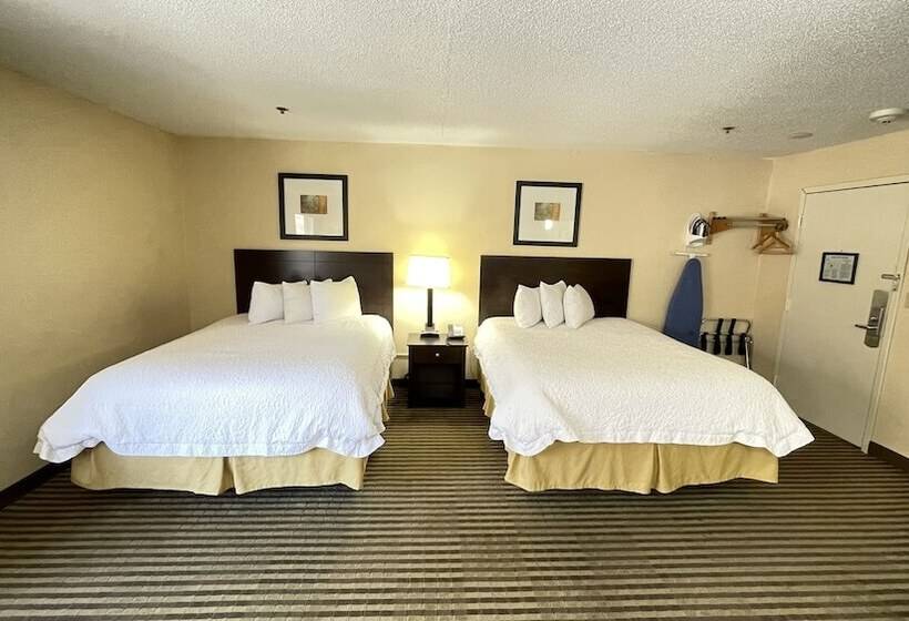 ホテル Whitney Inn & Suites