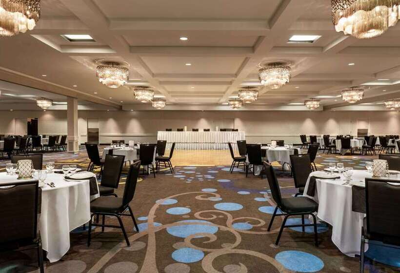 هتل Wyndham Springfield City Centre