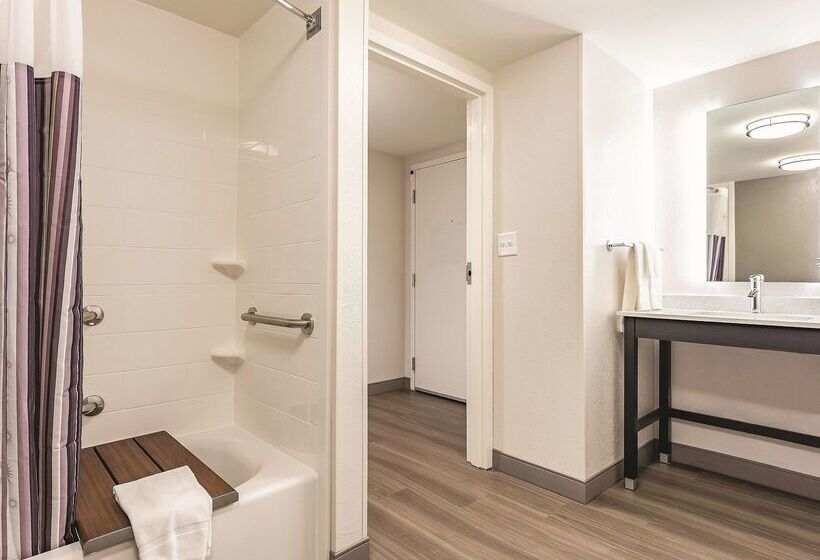 La Quinta By Wyndham Salem Nh