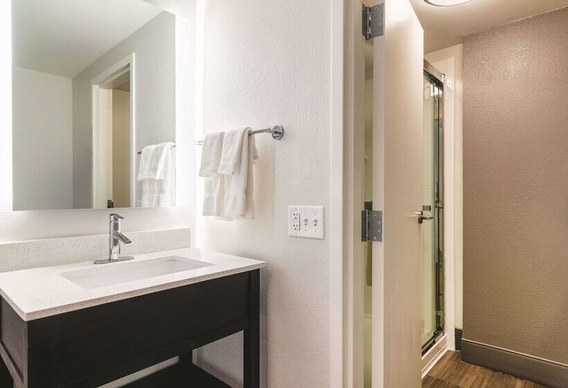 La Quinta By Wyndham Salem Nh