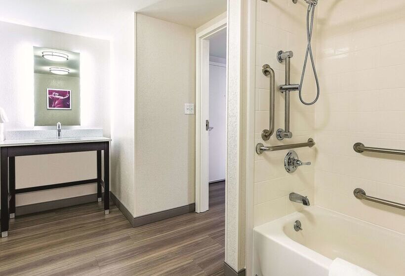 La Quinta By Wyndham Salem Nh