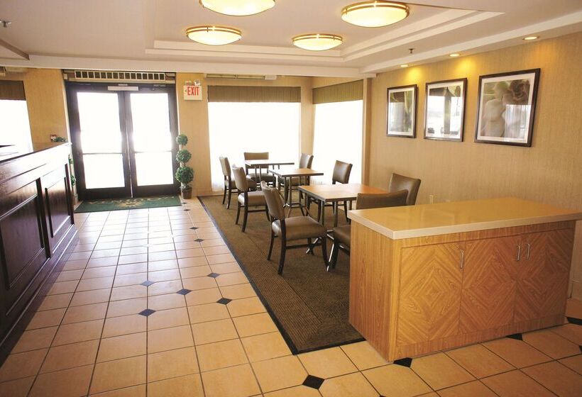 La Quinta By Wyndham Warwick Providence Airport