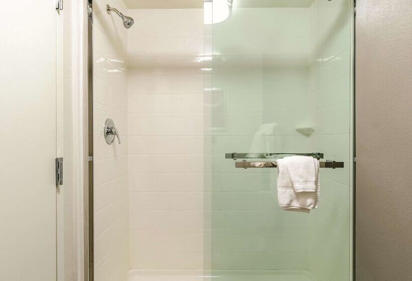 La Quinta By Wyndham Warwick Providence Airport