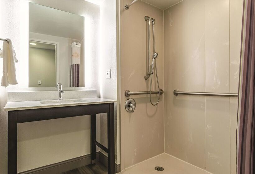 La Quinta By Wyndham Warwick Providence Airport