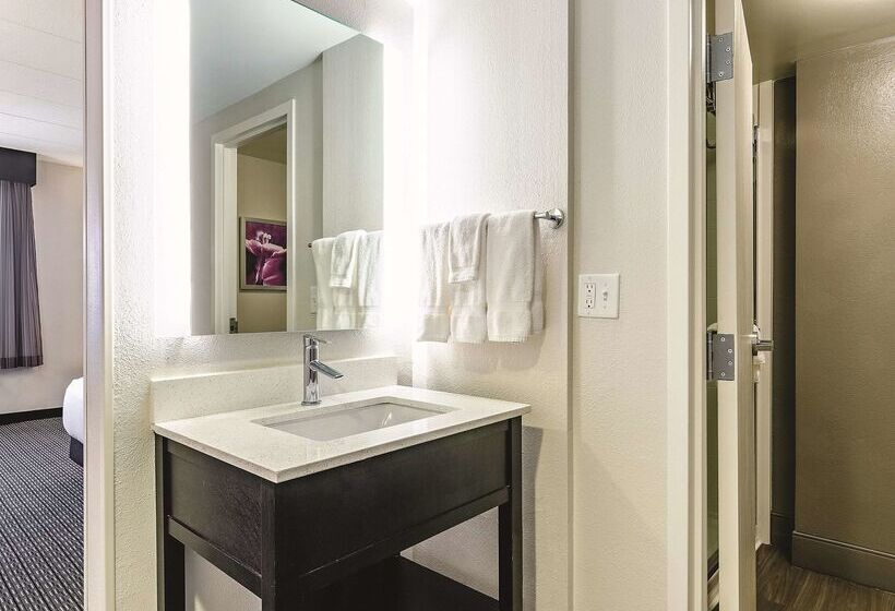 La Quinta By Wyndham Warwick Providence Airport