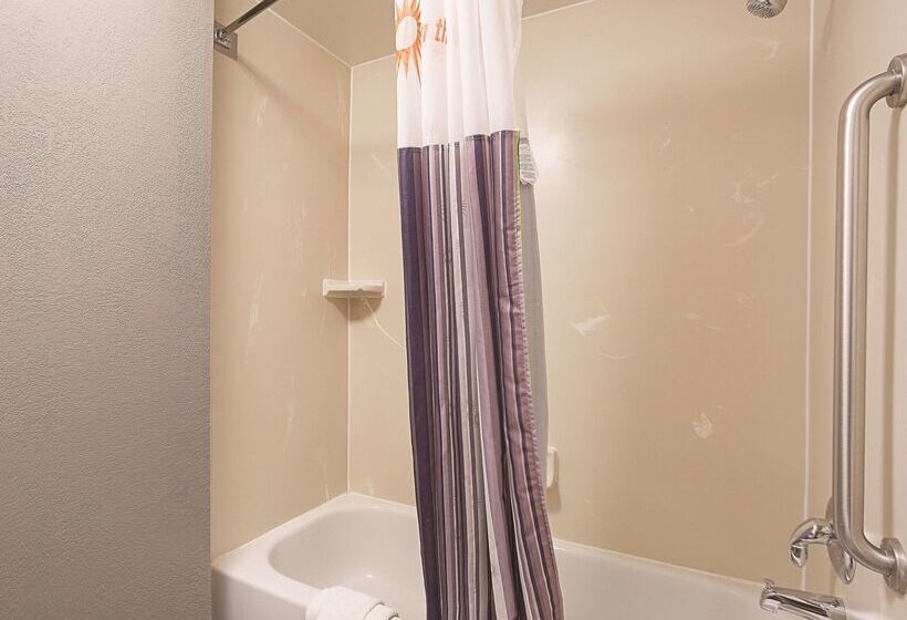 La Quinta By Wyndham Warwick Providence Airport