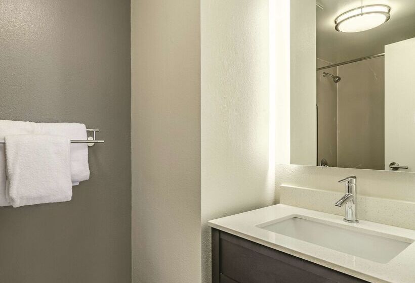 La Quinta By Wyndham Warwick Providence Airport