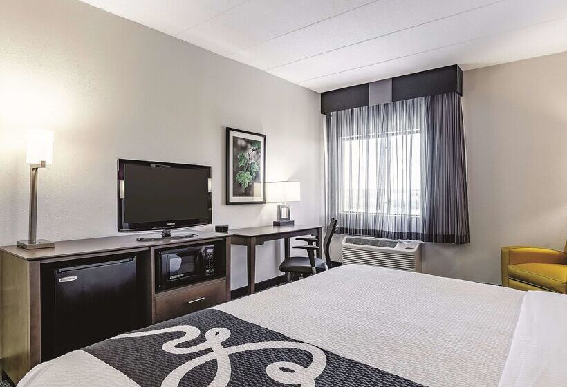 La Quinta By Wyndham Warwick Providence Airport