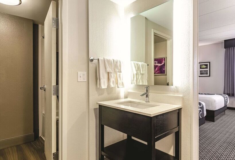 La Quinta By Wyndham Warwick Providence Airport