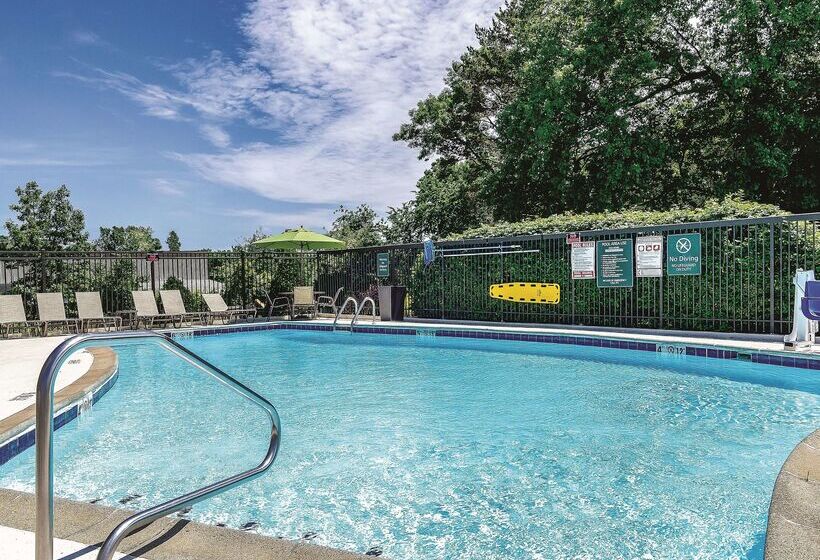 La Quinta By Wyndham Warwick Providence Airport