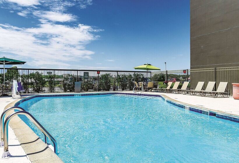 La Quinta By Wyndham Warwick Providence Airport