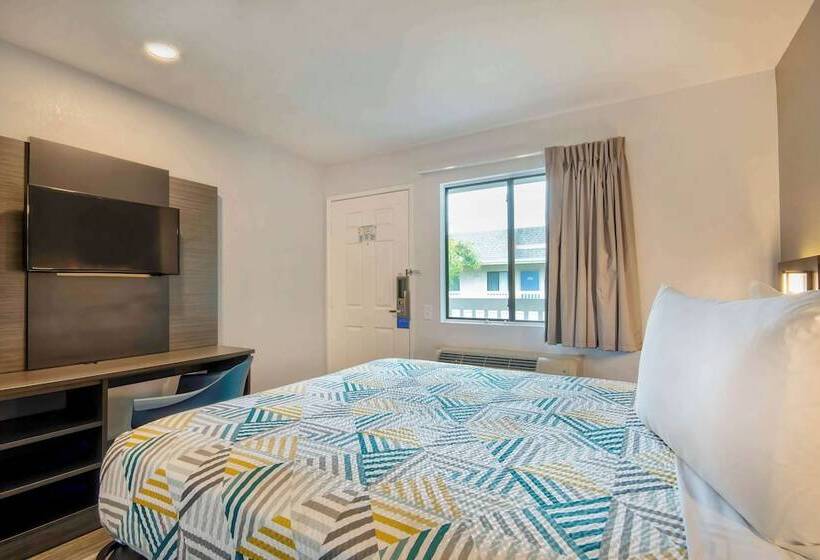 Motel 6marina, Ca  Monterey