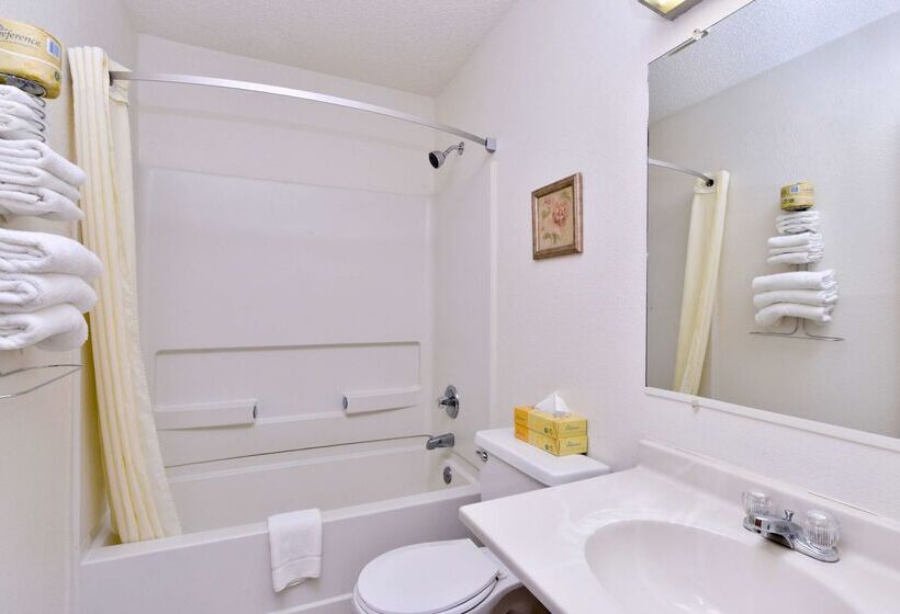 فندق على الطريق Americas Best Value Inn & Suites International Falls