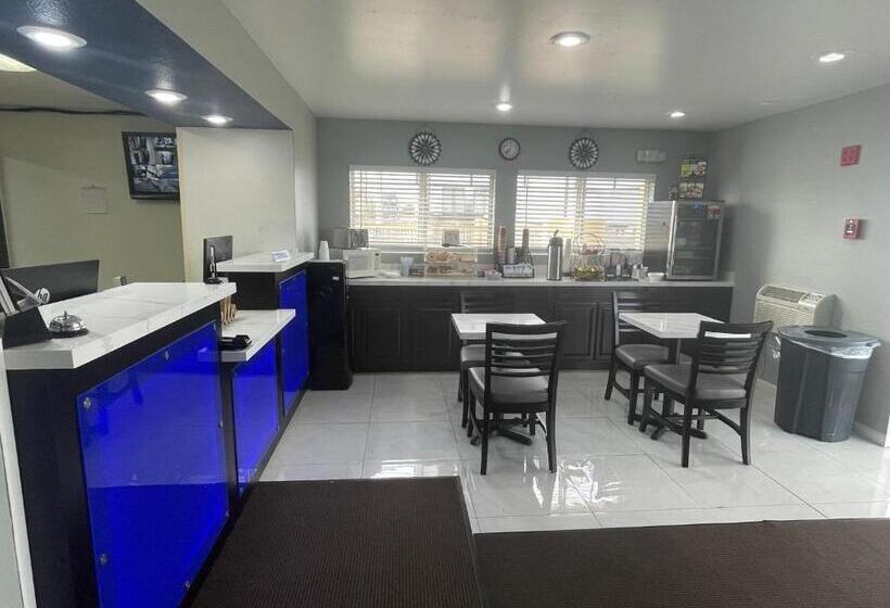 فندق على الطريق Americas Choice Inn & Suites