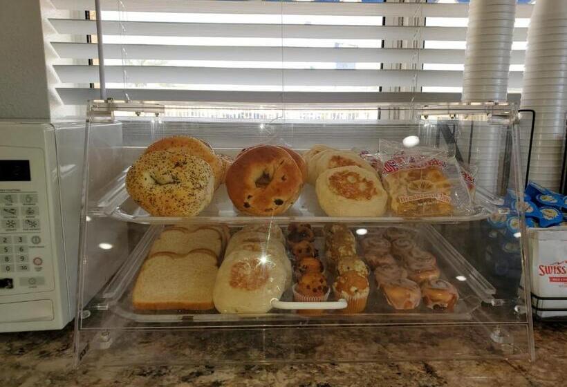 فندق على الطريق Americas Choice Inn & Suites