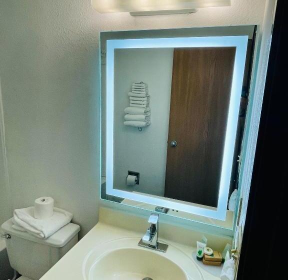 فندق على الطريق Americas Choice Inn & Suites