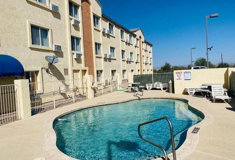 فندق على الطريق Americas Choice Inn & Suites