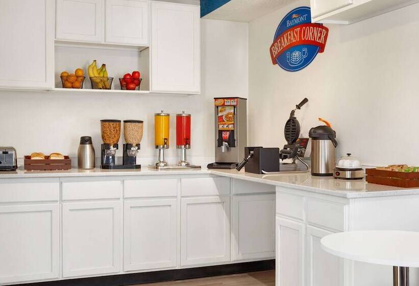 모텔 Baymont By Wyndham Hutchinson