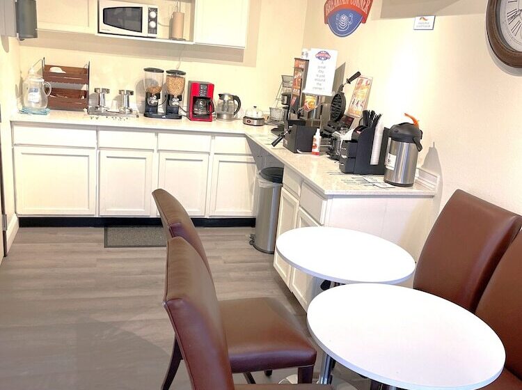 모텔 Baymont By Wyndham Hutchinson