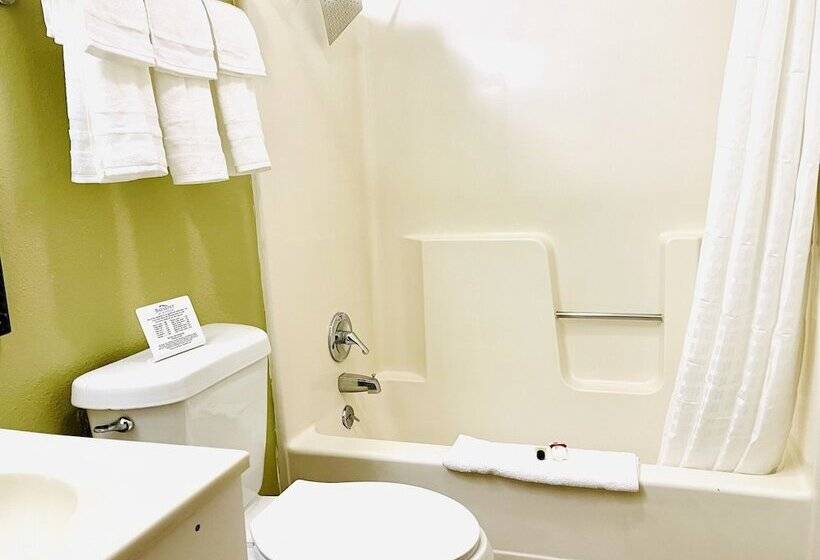 모텔 Baymont By Wyndham Hutchinson