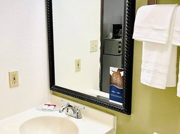 모텔 Baymont By Wyndham Hutchinson