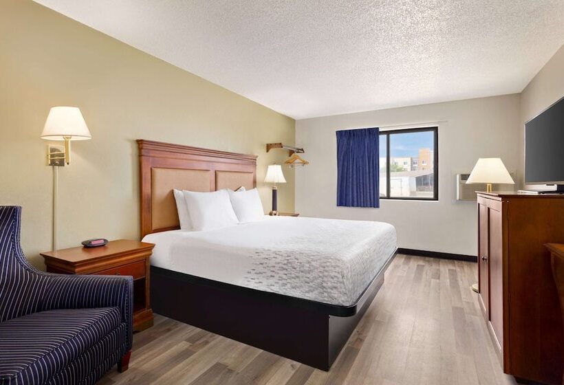 فندق على الطريق Baymont By Wyndham Hutchinson