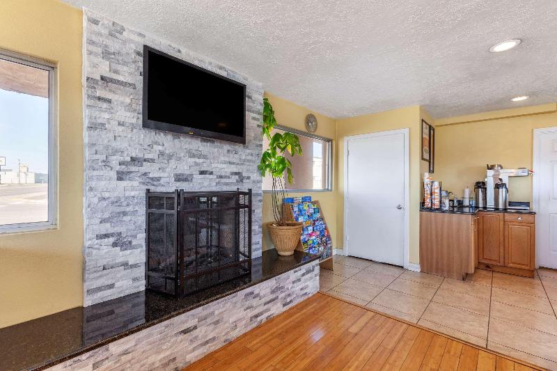 فندق على الطريق Econo Lodge Clovis