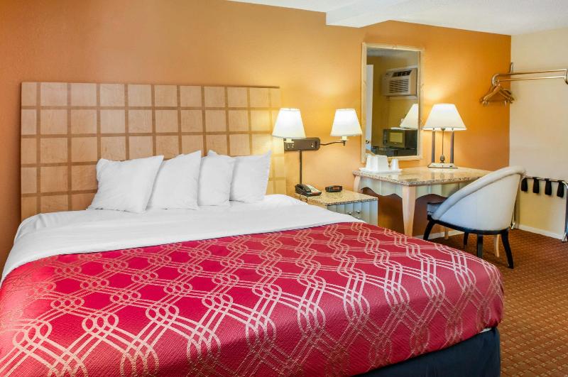 فندق على الطريق Econo Lodge Clovis
