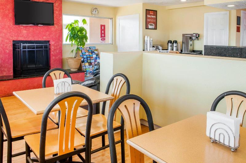 فندق على الطريق Econo Lodge Clovis