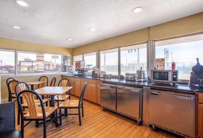 فندق على الطريق Econo Lodge Clovis