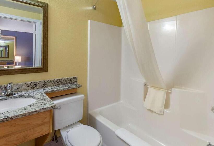 فندق على الطريق Econo Lodge Clovis