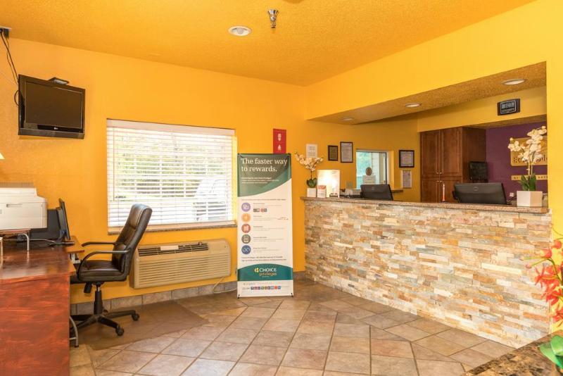 モーテル Econo Lodge