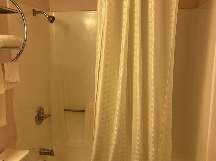 فندق على الطريق Executive Inn