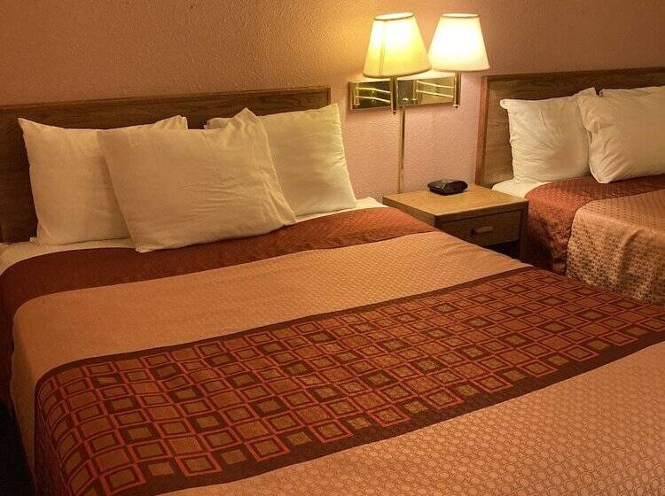 فندق على الطريق Executive Inn