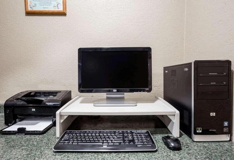 מוטל Grizzly Inn