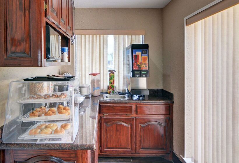 Мотель Loyalty Inn Gainesville