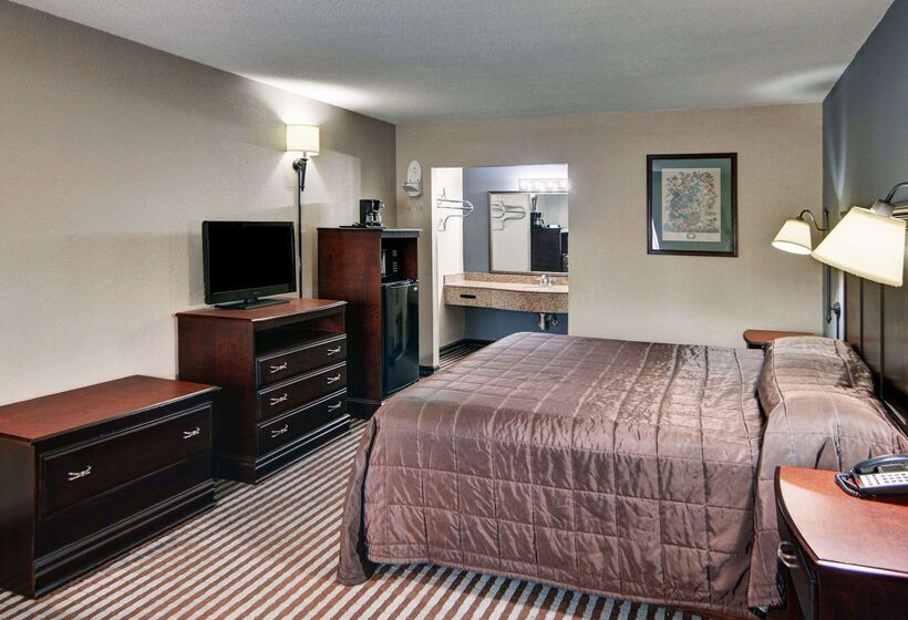 Мотель Loyalty Inn Gainesville