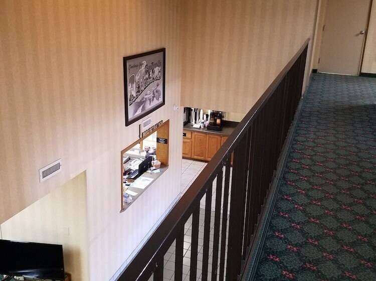 مُتل Super 8 By Wyndham Bentonville