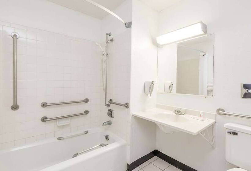 汽车旅馆  Super 8 By Wyndham Bloomington