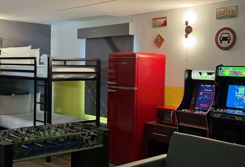 汽车旅馆  Super 8 By Wyndham Bloomington/airport