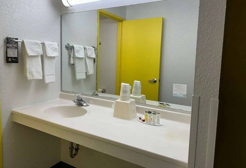 汽车旅馆  Super 8 By Wyndham Bloomington/airport