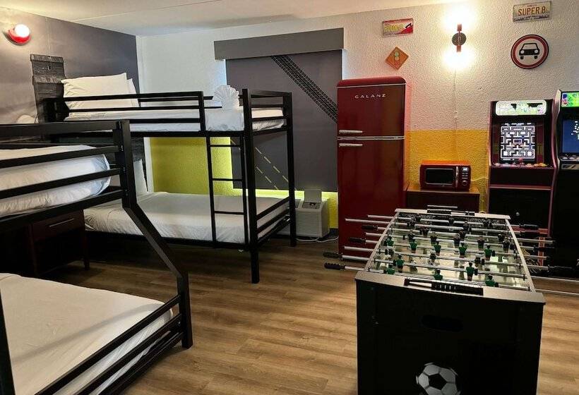 汽车旅馆  Super 8 By Wyndham Bloomington/airport