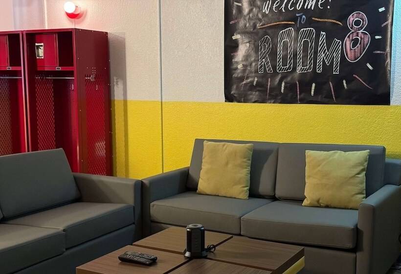 汽车旅馆  Super 8 By Wyndham Bloomington/airport