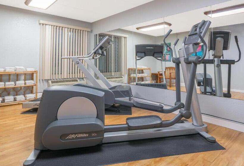 汽车旅馆  Super 8 By Wyndham Bloomington/airport