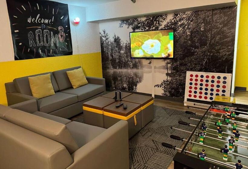 汽车旅馆  Super 8 By Wyndham Bloomington/airport